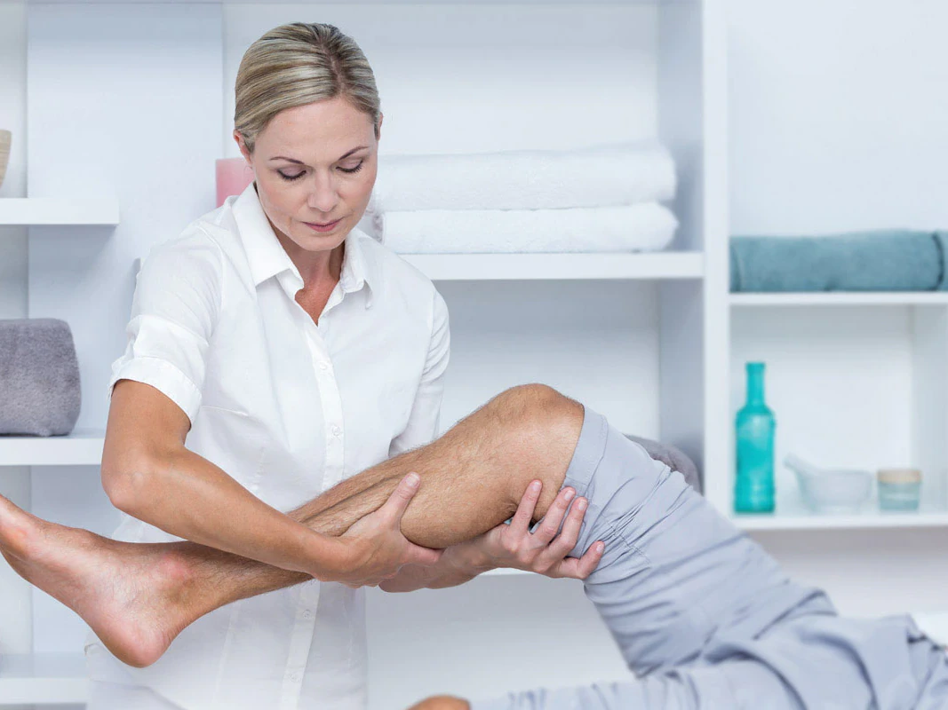 Sanfte Beinbehandlung bei Schwellungen und Stauungsgefühl – Massage Zentrum Bülach